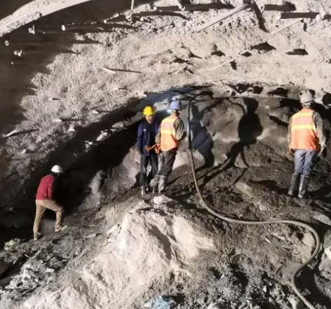 南芬拱顶带模注浆料的施工流程及注意事项